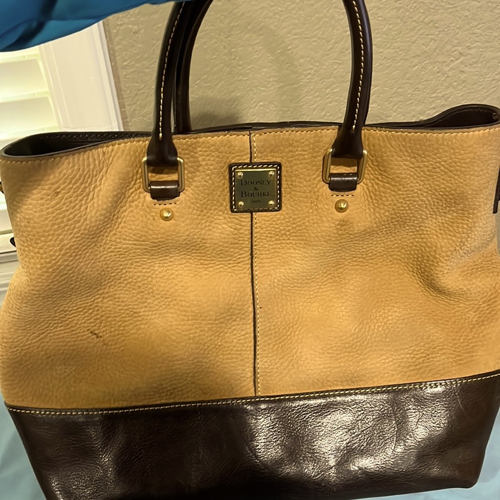 Beautiful Dooney and Bourke, all leather satchel/purse